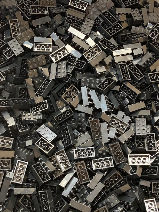 10,000 x Black LEGO® 2x4 Bricks
