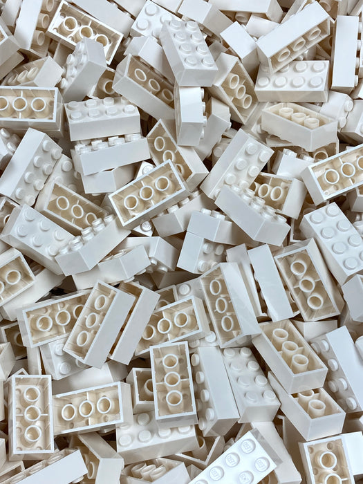 100 x White LEGO® 2x4 Bricks