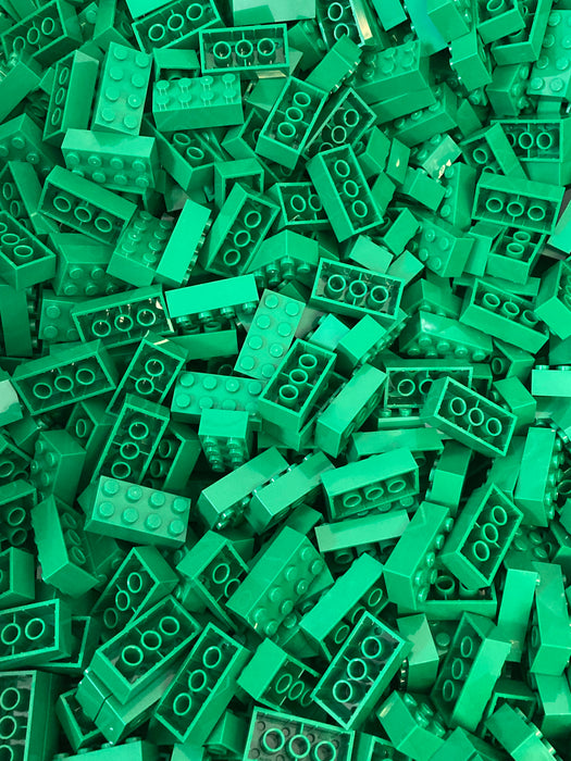 100 x Green LEGO® 2x4 Bricks